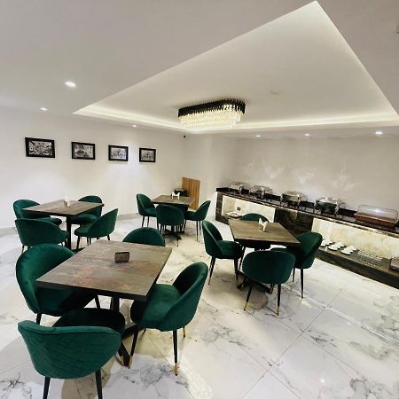 Hotel Malbork Inn @ Janakpuri 델리 외부 사진