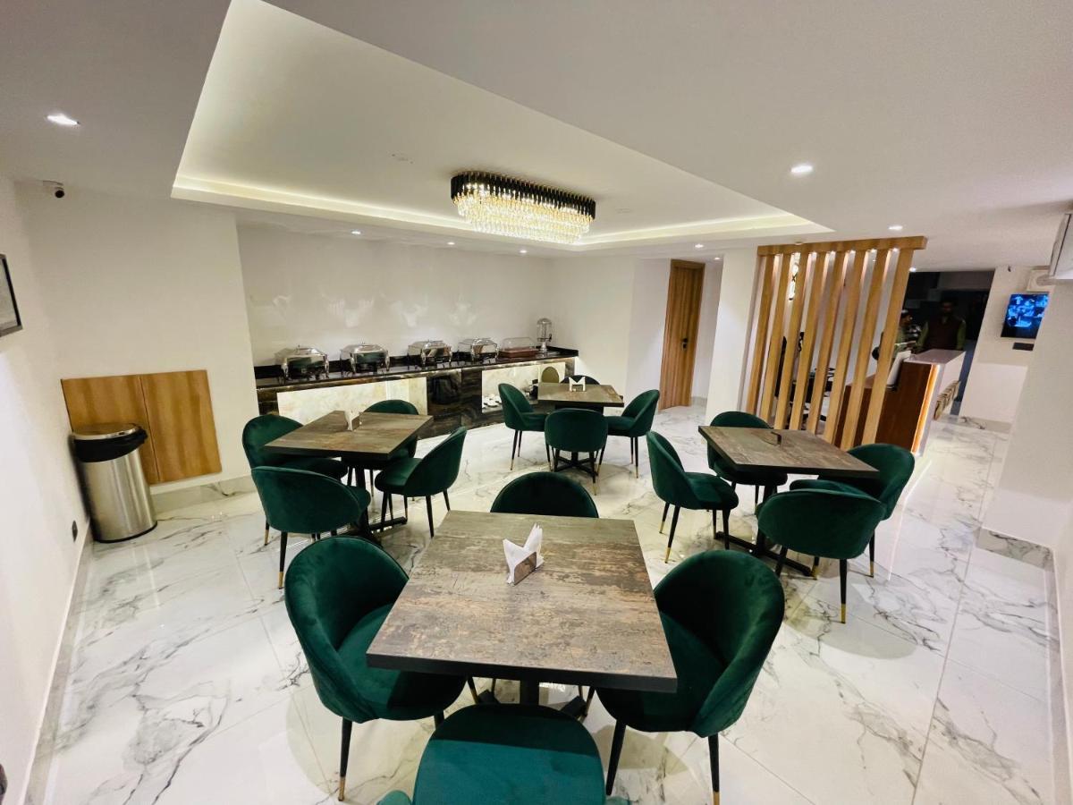 Hotel Malbork Inn @ Janakpuri 델리 외부 사진